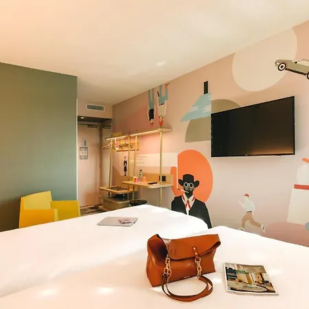 Hotel Ibis Styles Lyon Centre Confluence Exterior foto